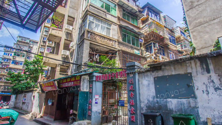 赣剧团宿舍平安楼院外景图