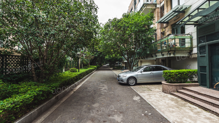 春天花园外景图