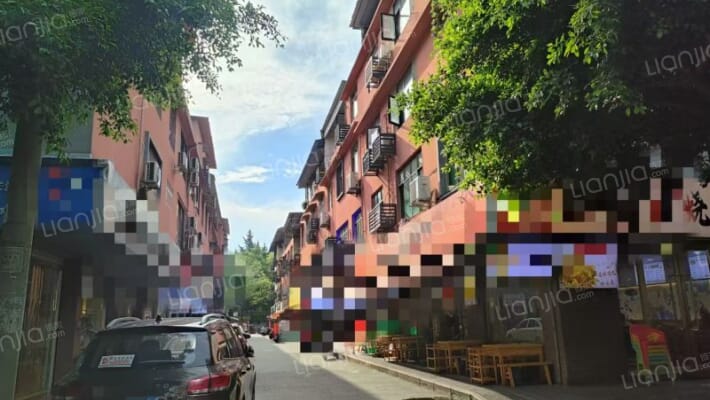 正因南街外景图