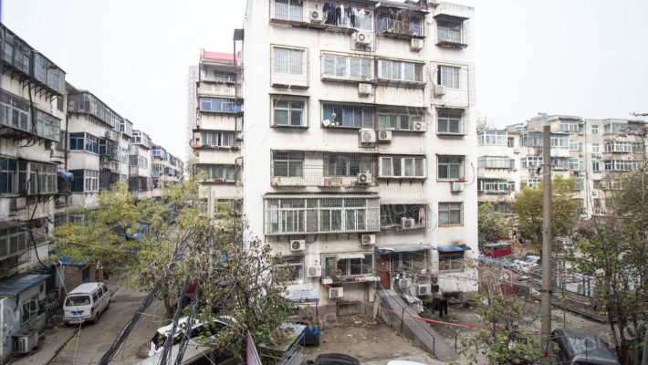 苗圃街11号院外景图