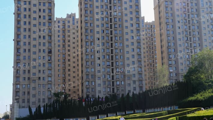 枣园万象外景图