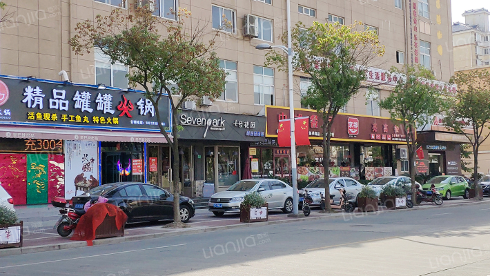 金上海生活广场外景图