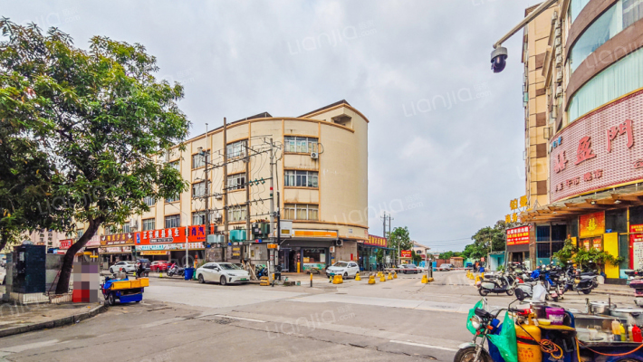岚霞新村大街外景图