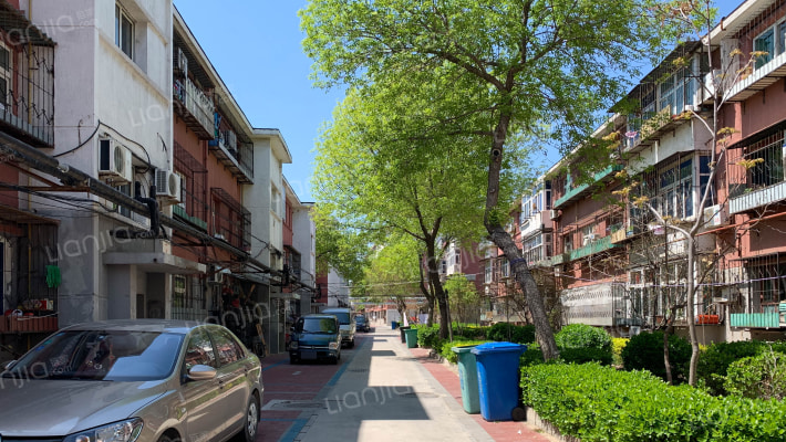 东风南里外景图