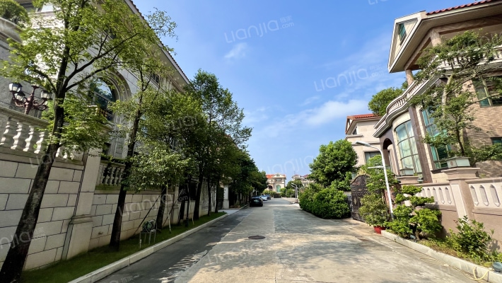 东江湾畔外景图