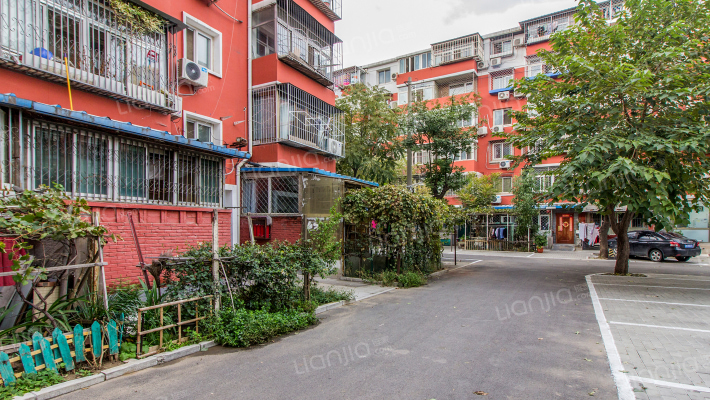 东大街西里外景图