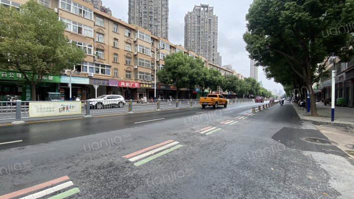 四工区商住楼外景图