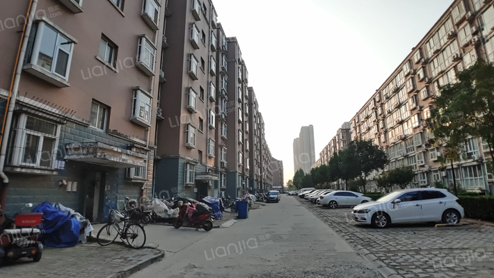 秋景怡园东区外景图