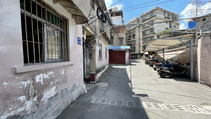 解放西路外景图