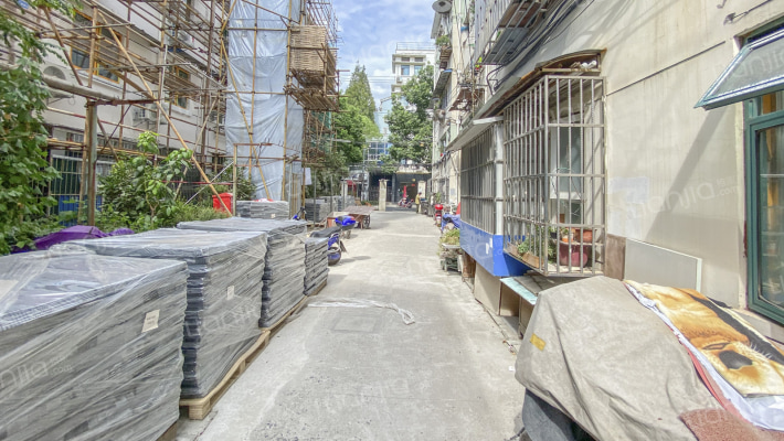 鞍山路215弄外景图