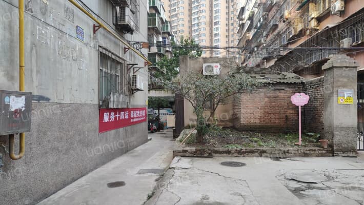 西安物资贸易中心家属楼外景图