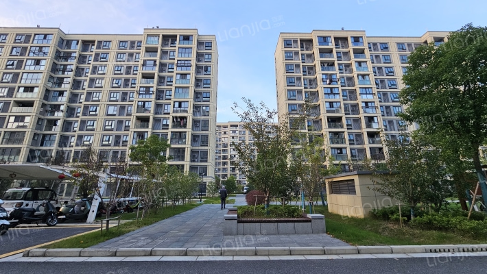 福湖上景花园东区外景图