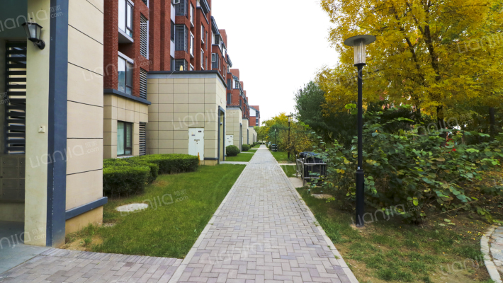 首地浣溪谷外景图