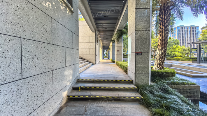 金地华著外景图