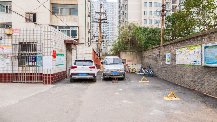 龙岗水泥厂家属院外景图