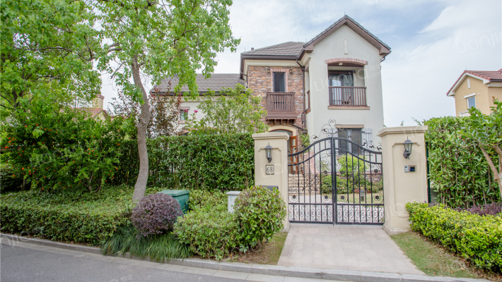 上实滨湖和墅外景图