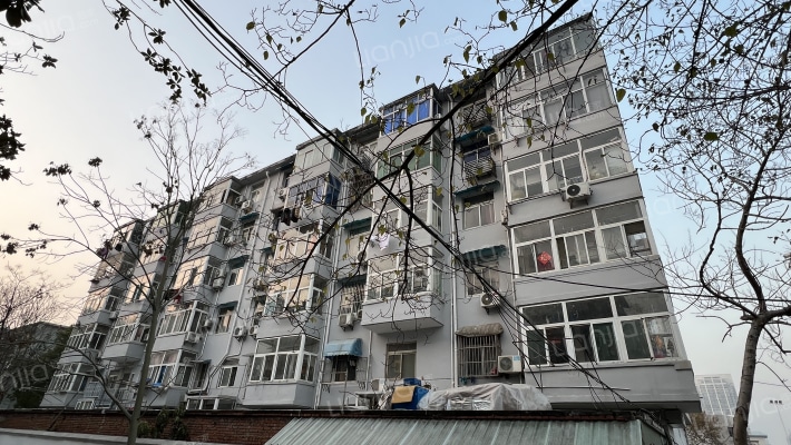 半导体厂宿舍外景图