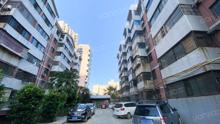 新城区人民法院干警住宅小区外景图