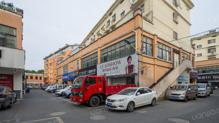 江苏商贸城外景图