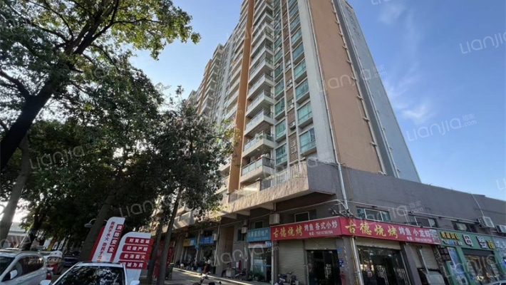 金色阳光外景图