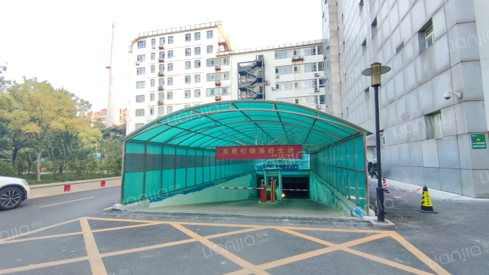 鲁润名商广场外景图