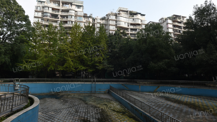 春天花园外景图