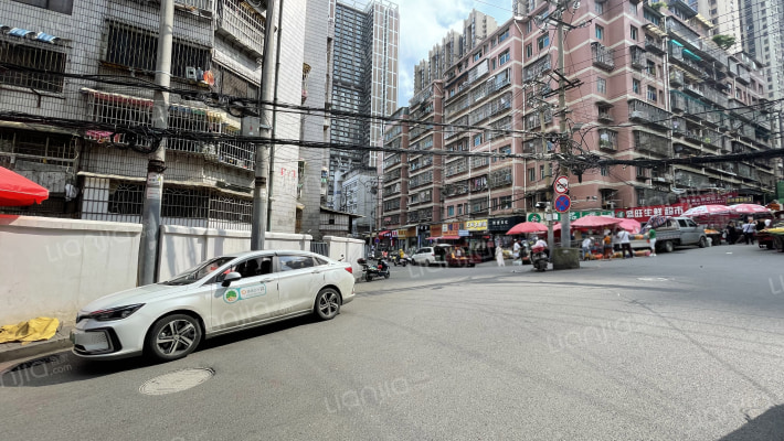 狮峰路外景图