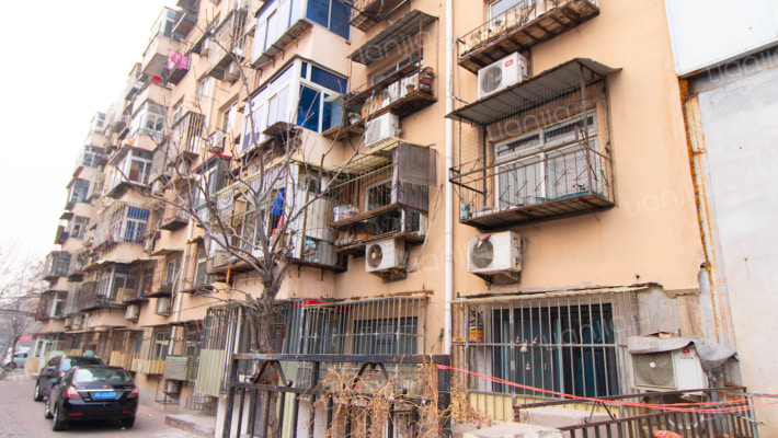 倚虹中里外景图