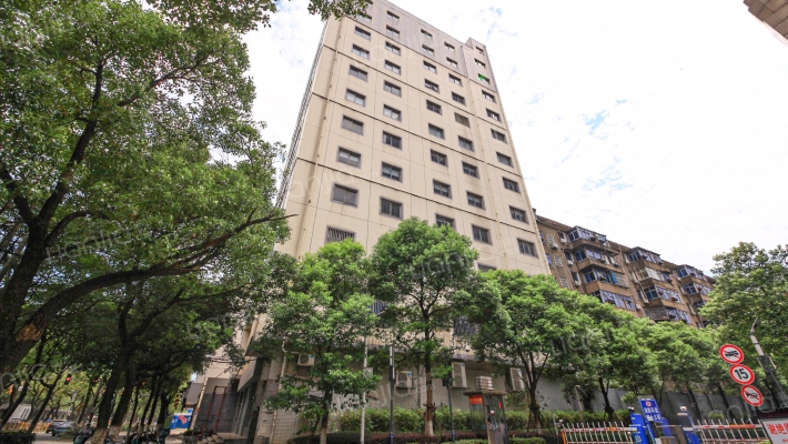 井冈山大道服装厂宿舍外景图