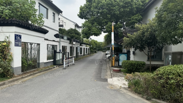 凌湖随园外景图