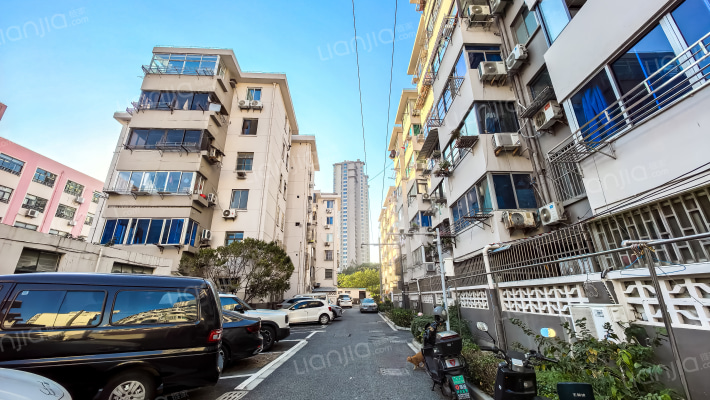 体委家舍外景图