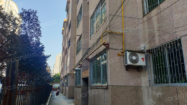 建设局住宅楼外景图