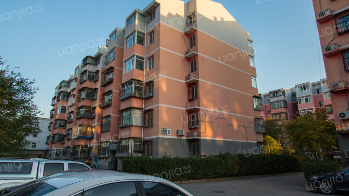 南辛路7号院外景图