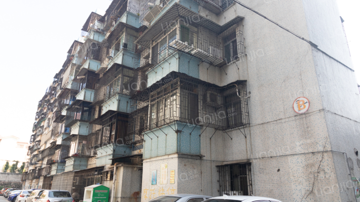 宝华路28号小区外景图