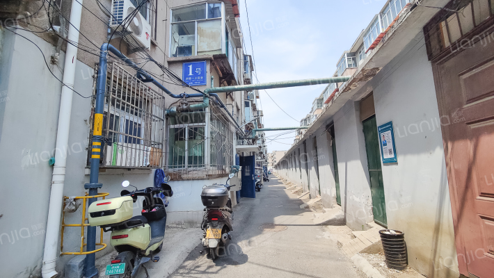 洪家楼小学宿舍外景图