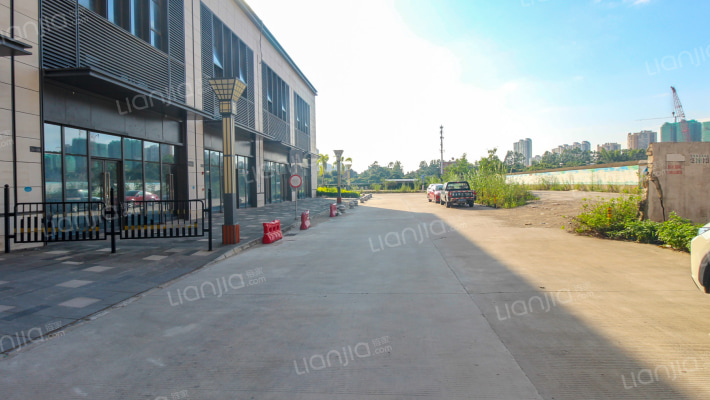 正兆千树晴山外景图