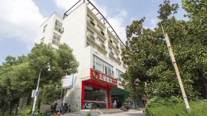 桑夏精英时代广场外景图