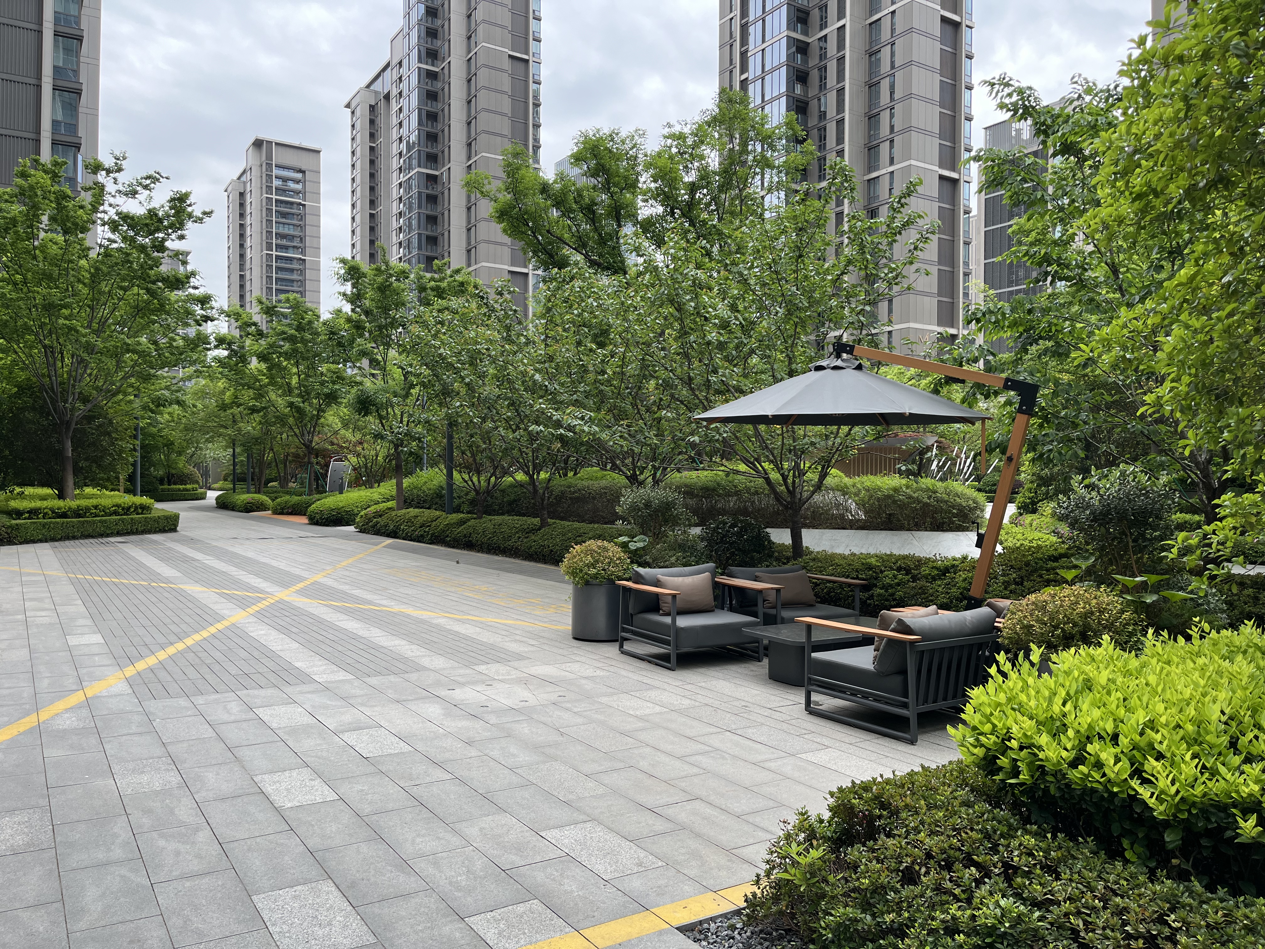 华润置地亚奥城北区小区实景 3