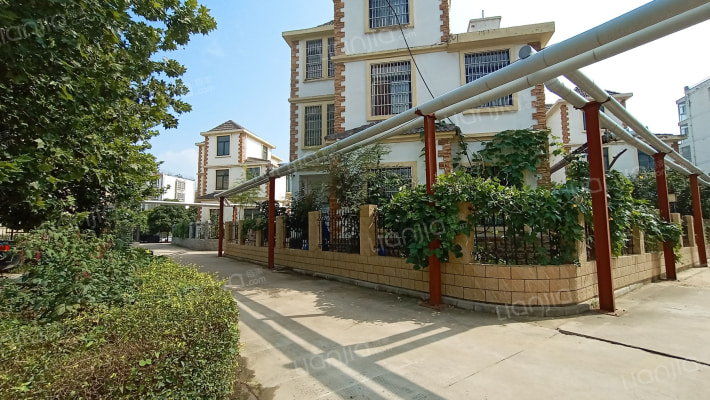 金程名湖山庄外景图