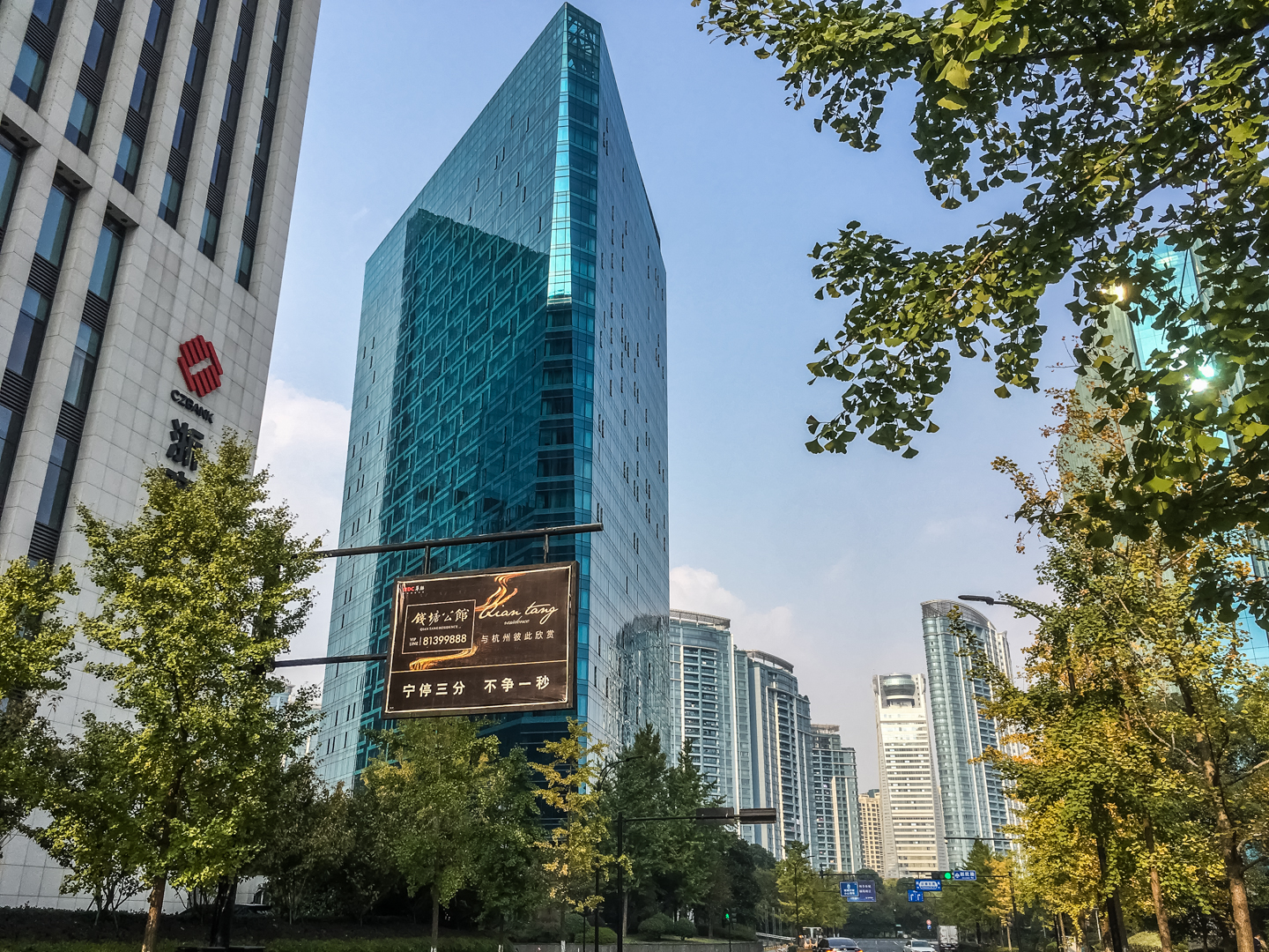  东方君悦小区实景 4