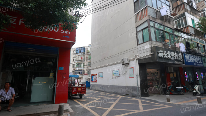 仪表厂商住楼外景图