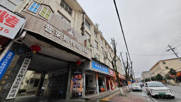 石牛制衣厂家属院外景图