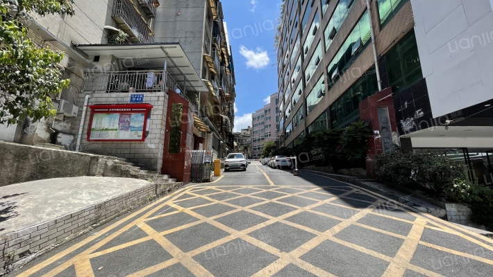 片子山小区外景图