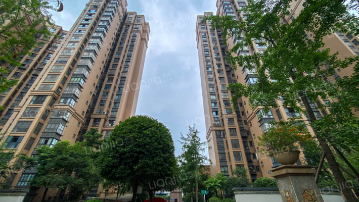 晶宝塞纳国际外景图