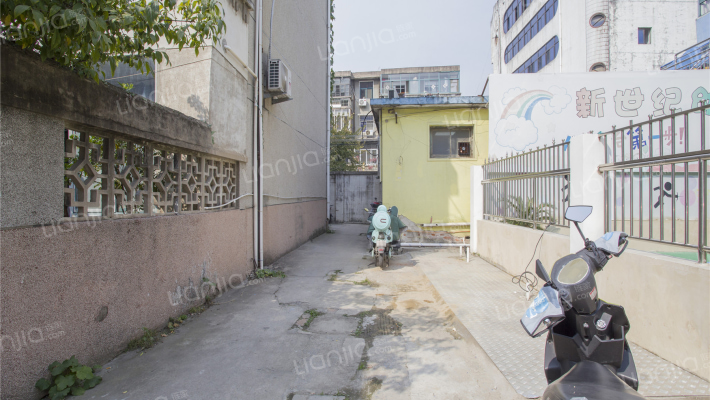 合瓦路79号外景图