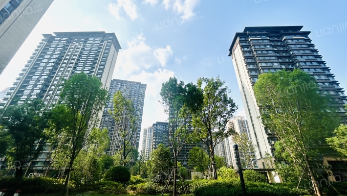 东方博翠外景图