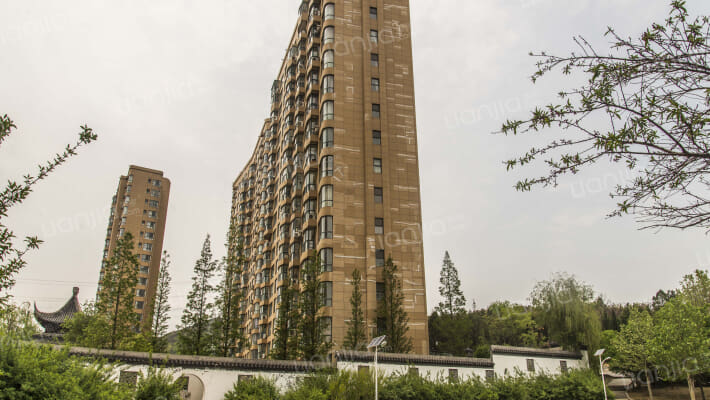 中城公园里外景图