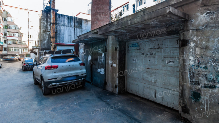 中学胡同外景图