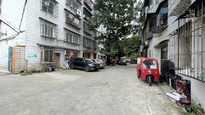 花溪大道南段朝阳村外景图