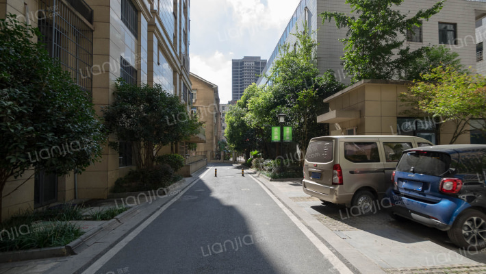 合作经济广场外景图